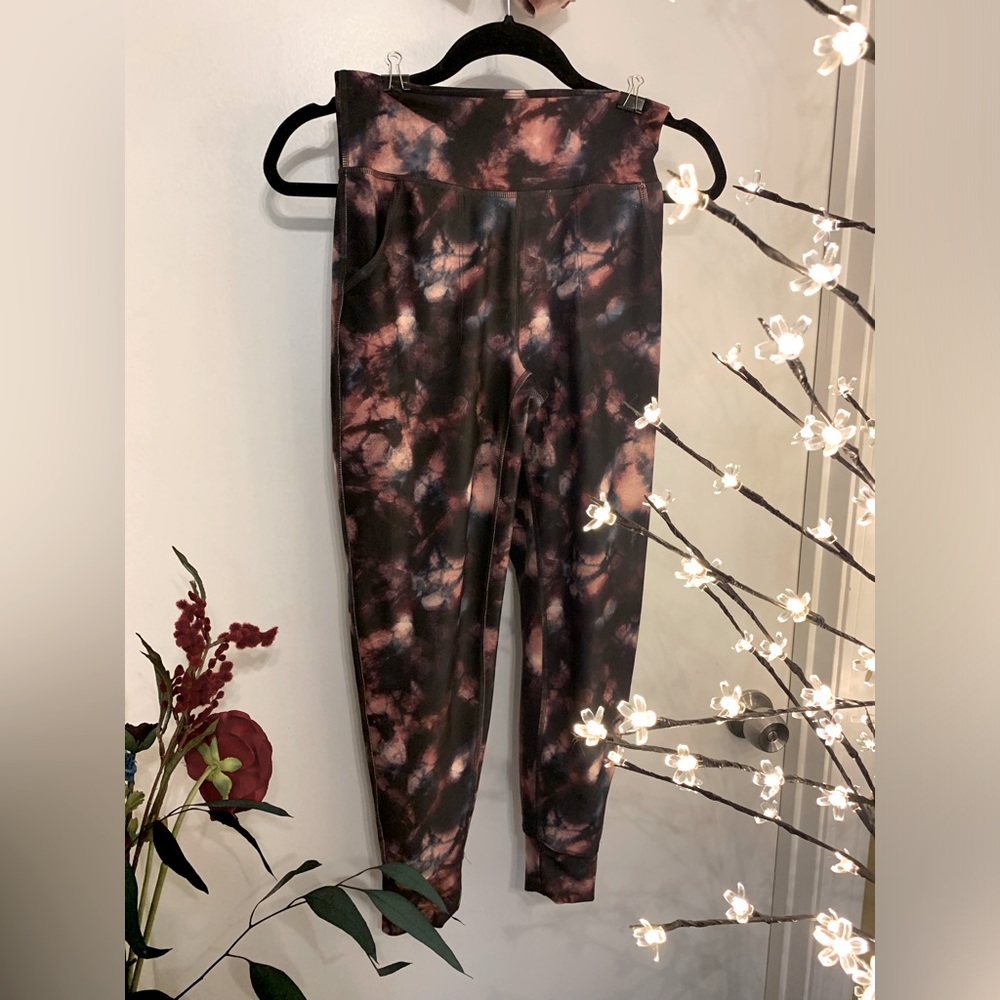 ๐บOld Navy Active High Rise Galaxy Tie Dye Joggers - Picture 2 of 8